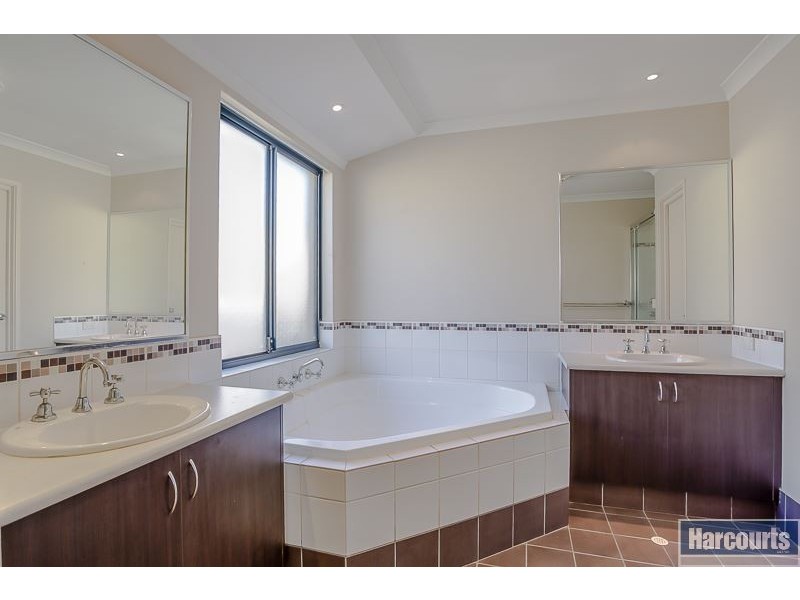 27 Malata Ridge, Lakelands WA 6180