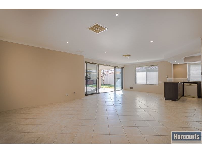 27 Malata Ridge, Lakelands WA 6180