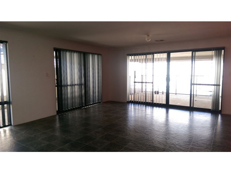 49 Ballard Meander, Lakelands WA 6180