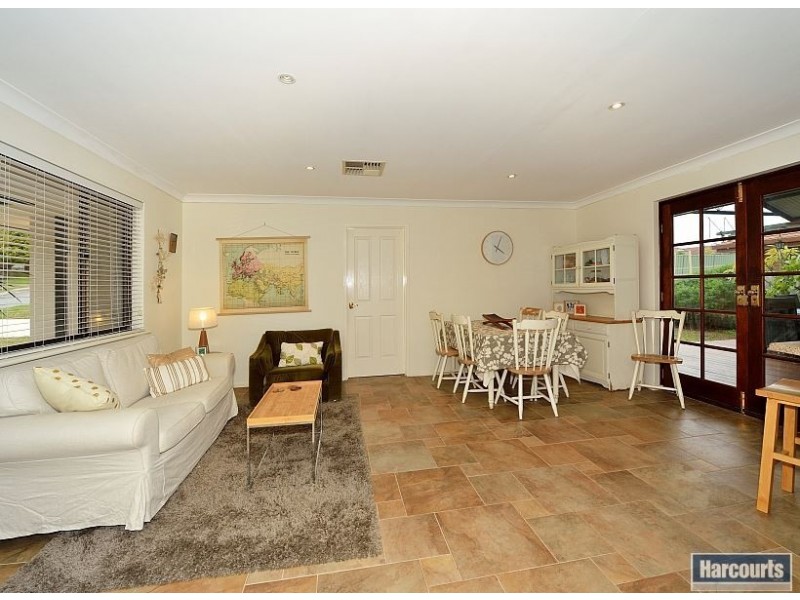 11 Arundel Drive, Halls Head WA 6210