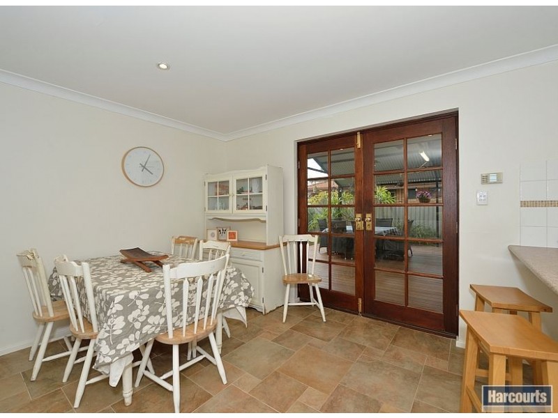 11 Arundel Drive, Halls Head WA 6210