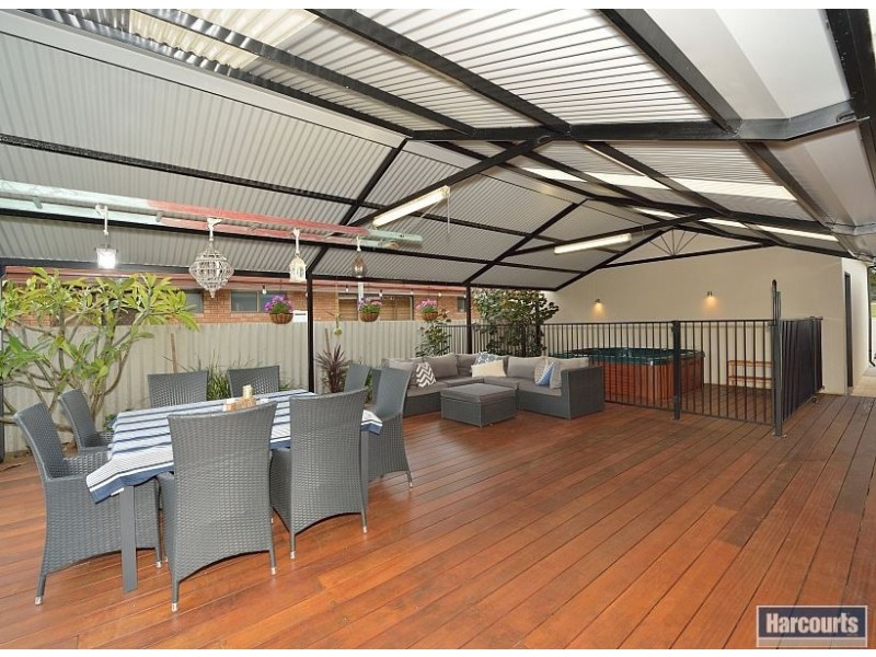 11 Arundel Drive, Halls Head WA 6210