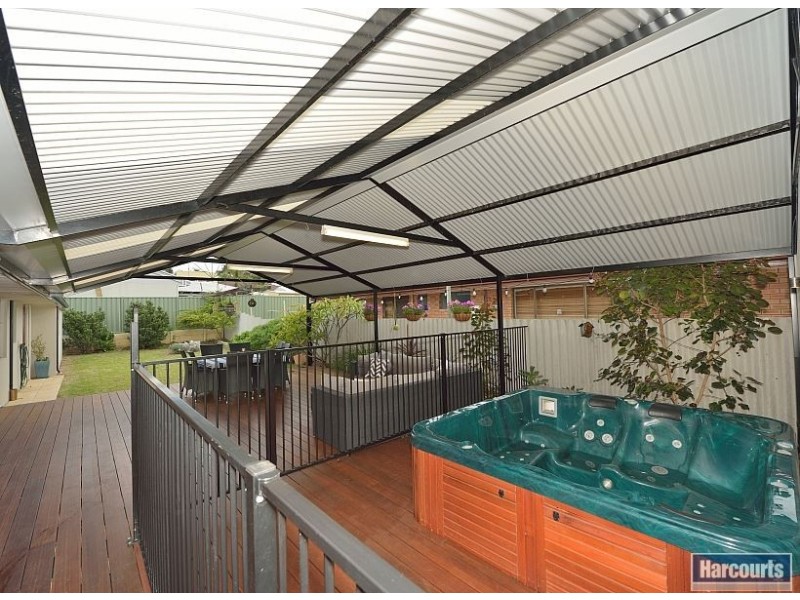 11 Arundel Drive, Halls Head WA 6210