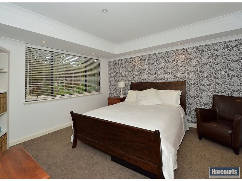 11 Arundel Drive, Halls Head WA 6210