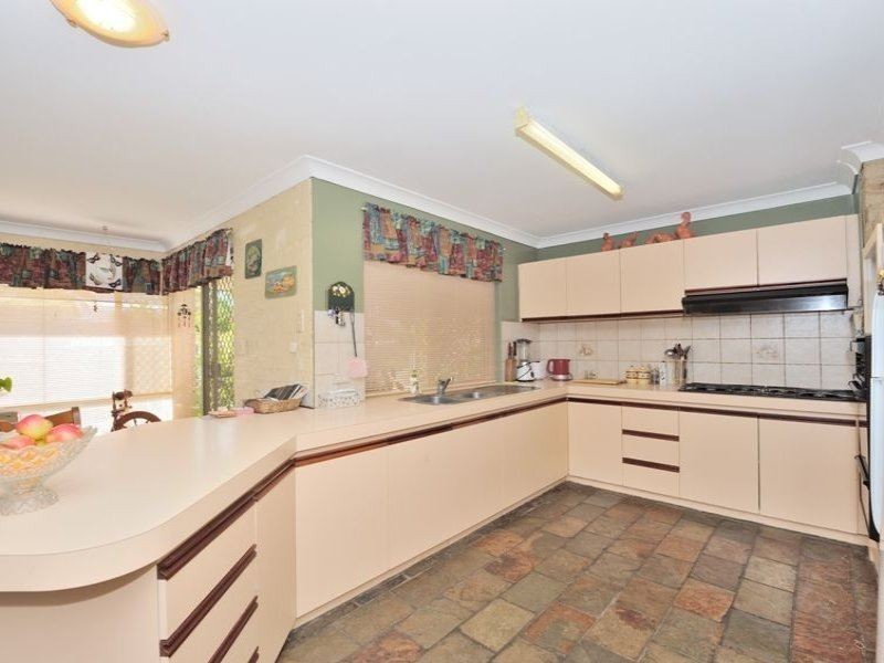 10 Fairway Crescent, Meadow Springs WA 6210