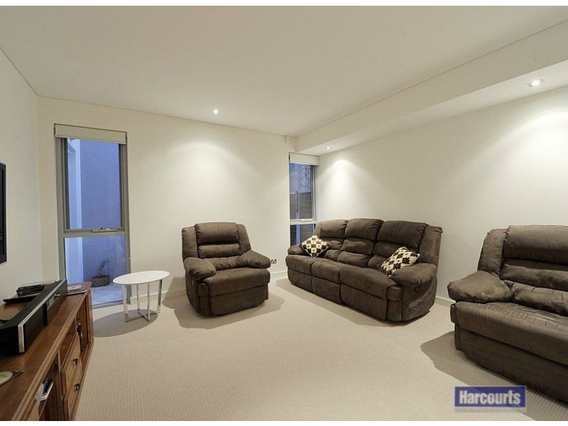 30 Trade Winds Retreat, Dudley Park WA 6210