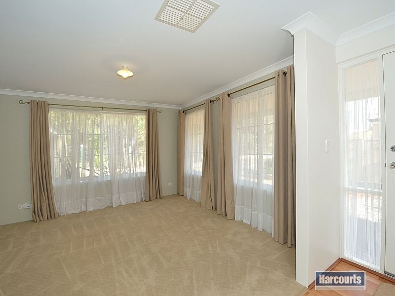 25 Brouwer Trail, Dudley Park WA 6210