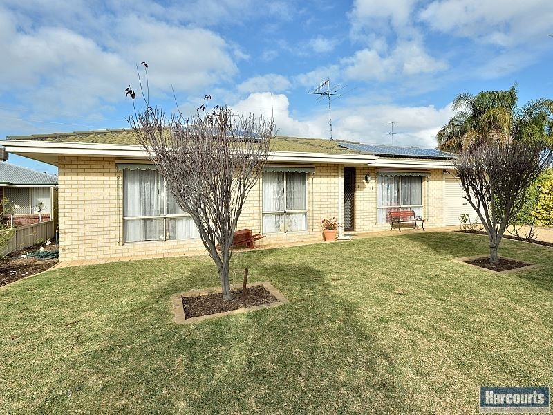 11 Brighton Place, Greenfields WA 6210