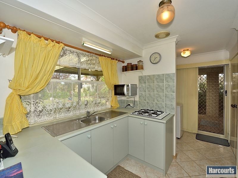 11 Brighton Place, Greenfields WA 6210