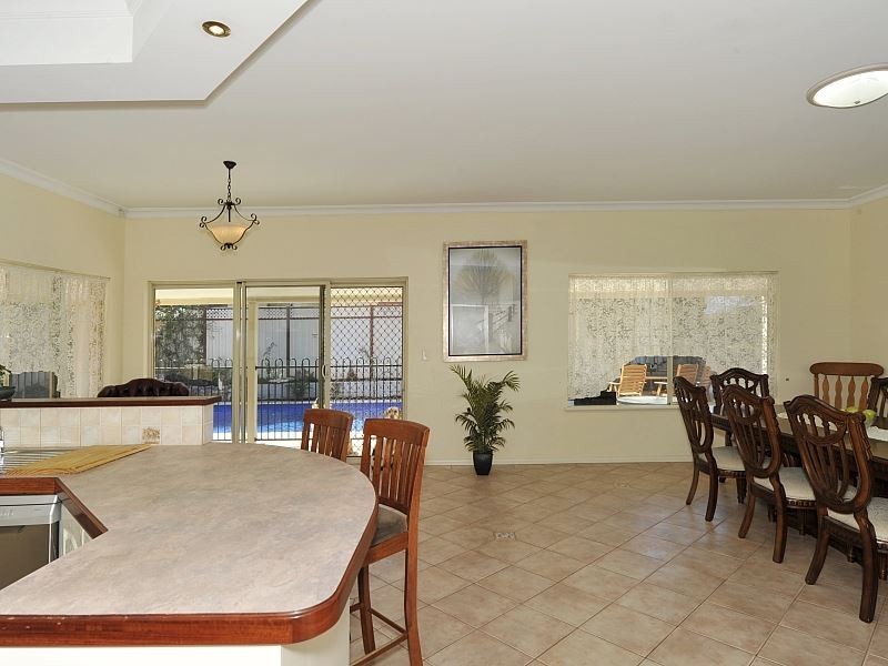 37 Mariners Cove Drive, Dudley Park WA 6210