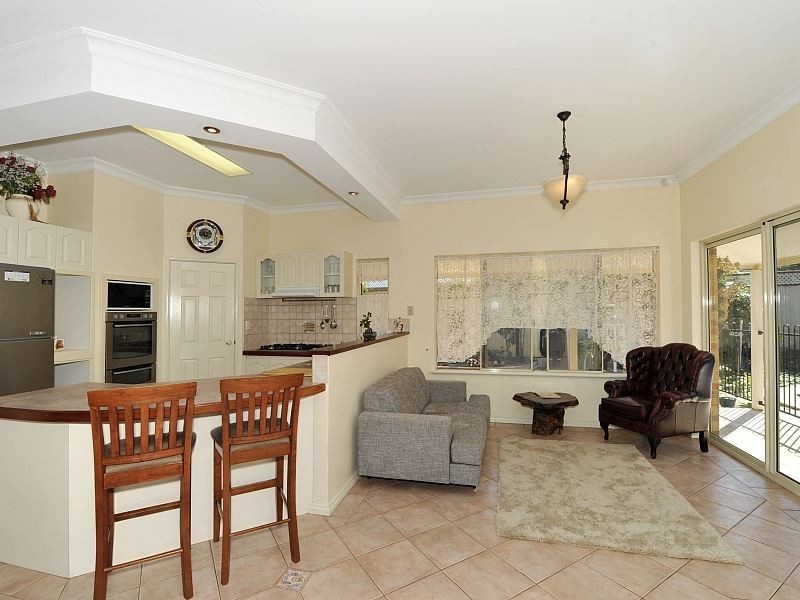 37 Mariners Cove Drive, Dudley Park WA 6210