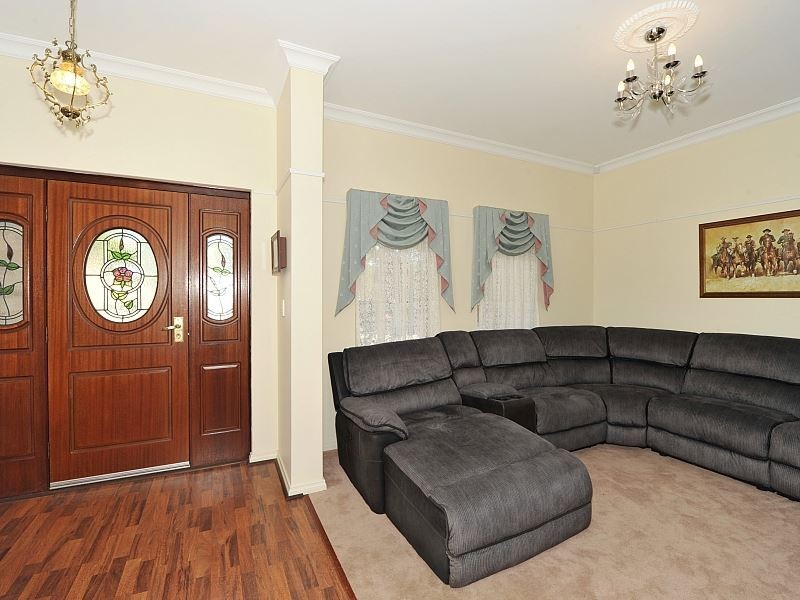 37 Mariners Cove Drive, Dudley Park WA 6210