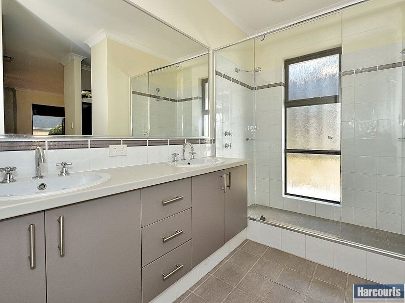 80 Carissa Turn, Halls Head WA 6210