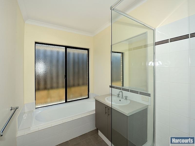 80 Carissa Turn, Halls Head WA 6210