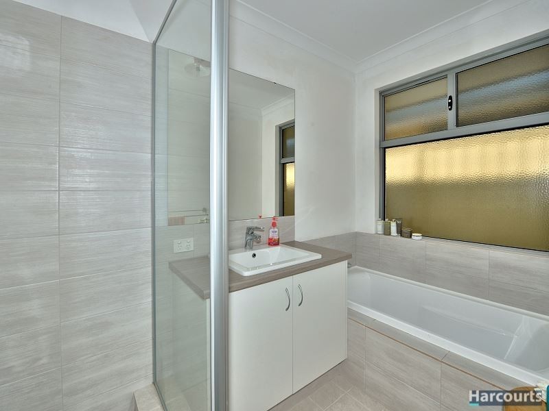 11 Salome Crescent, Lakelands WA 6180