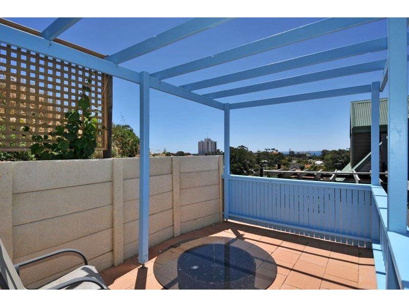 2/60 Janis Street, Halls Head WA 6210