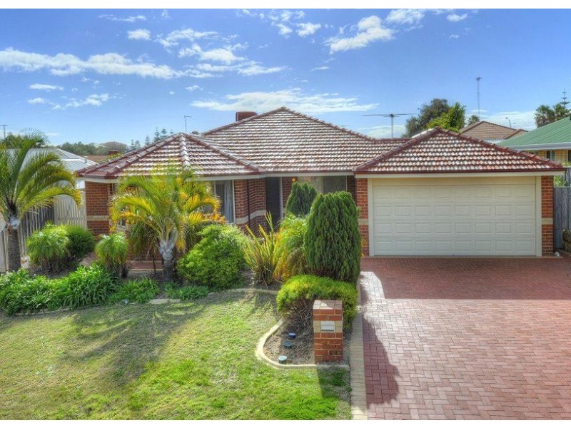 14 Malibu Point, Halls Head WA 6210