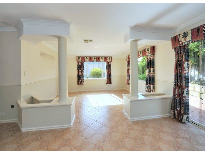 14 Malibu Point, Halls Head WA 6210