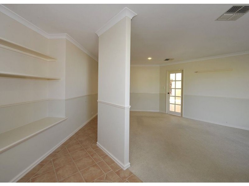 14 Malibu Point, Halls Head WA 6210