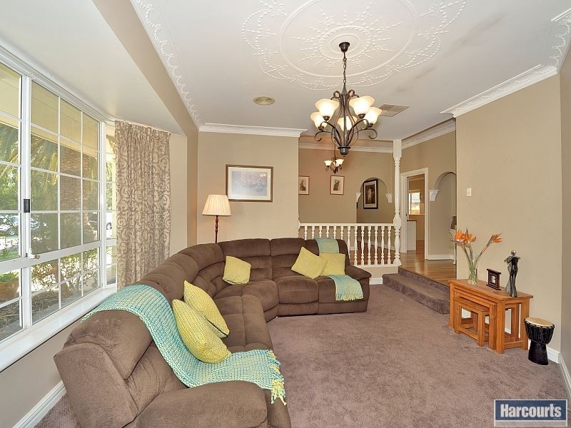 1 Darley Grove, Halls Head WA 6210