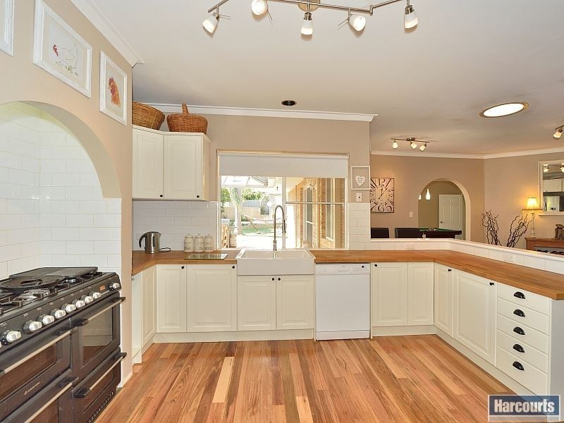 1 Darley Grove, Halls Head WA 6210