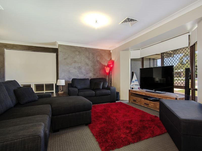 11 Jamaican Road, Safety Bay WA 6169