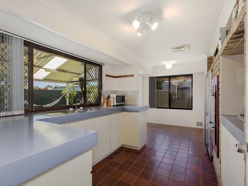 11 Jamaican Road, Safety Bay WA 6169