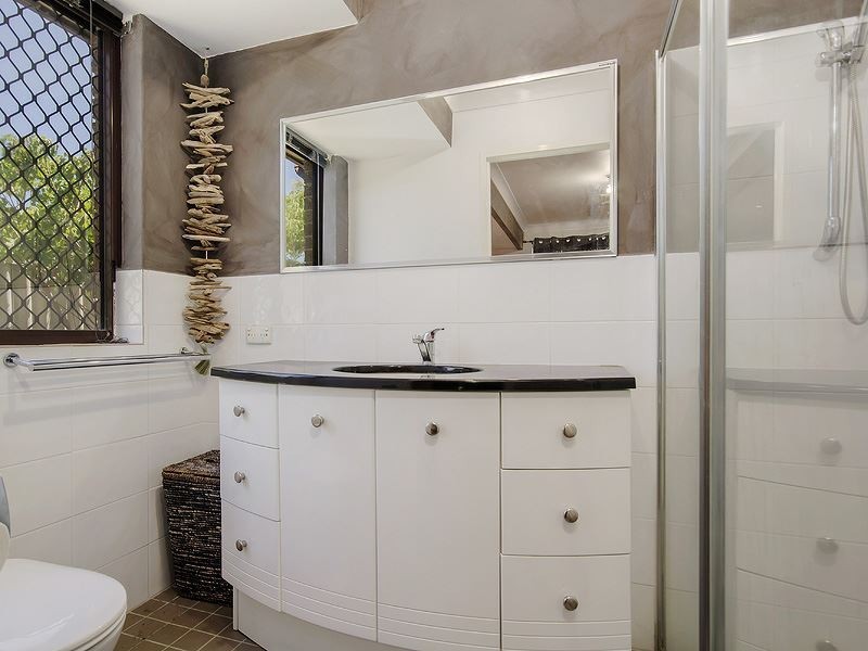 11 Jamaican Road, Safety Bay WA 6169