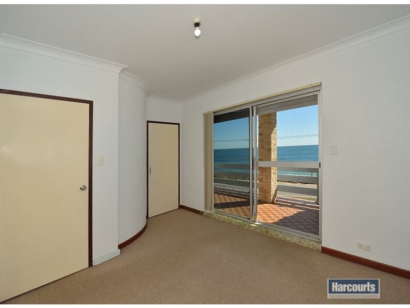 4/36A Halls Head Parade, Halls Head WA 6210