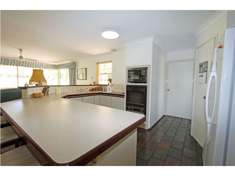 4 Teak Place, Halls Head WA 6210