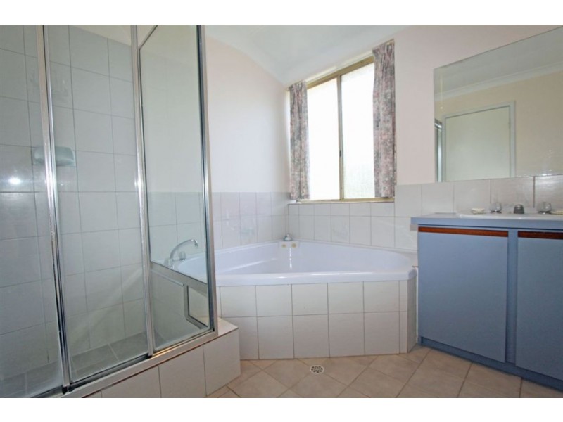 4 Teak Place, Halls Head WA 6210