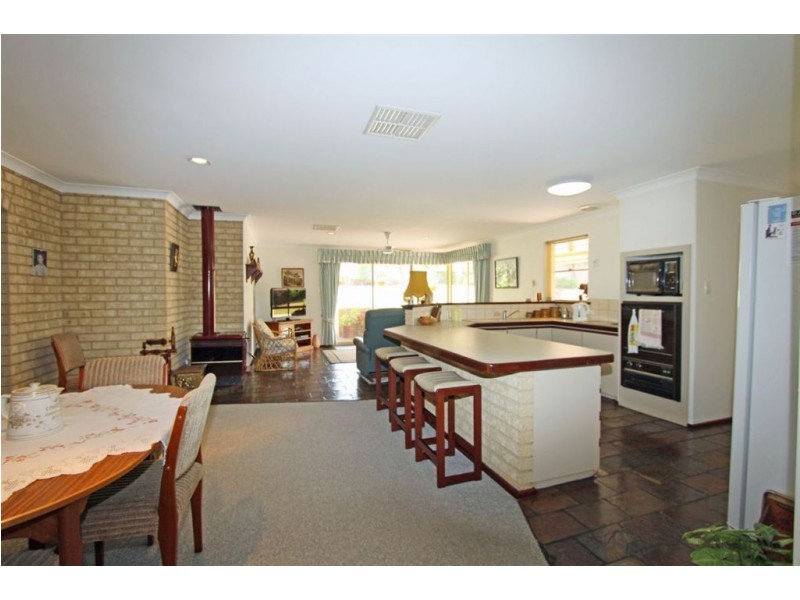 4 Teak Place, Halls Head WA 6210