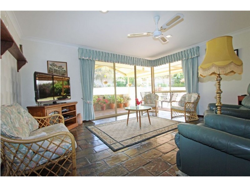 4 Teak Place, Halls Head WA 6210