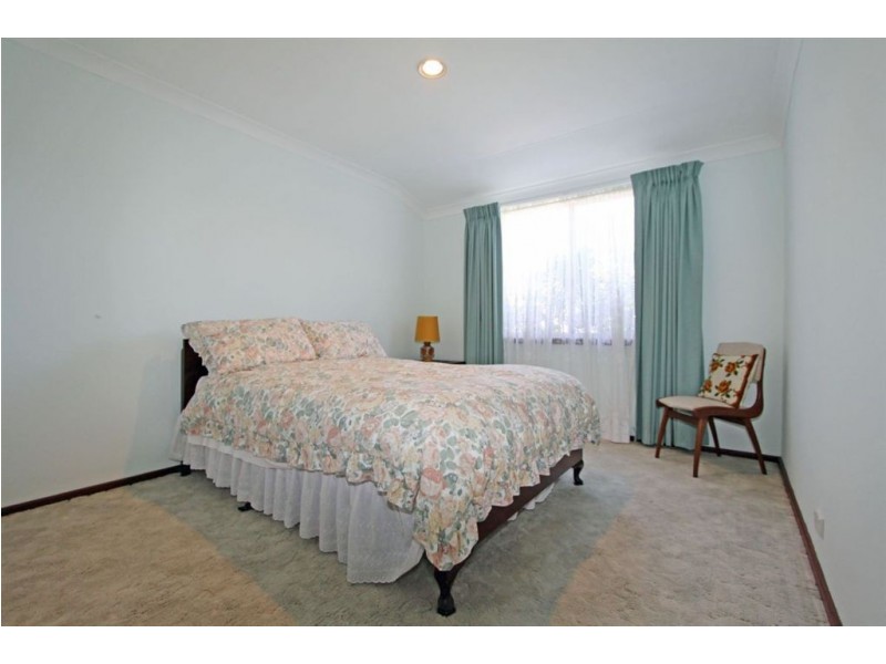 4 Teak Place, Halls Head WA 6210