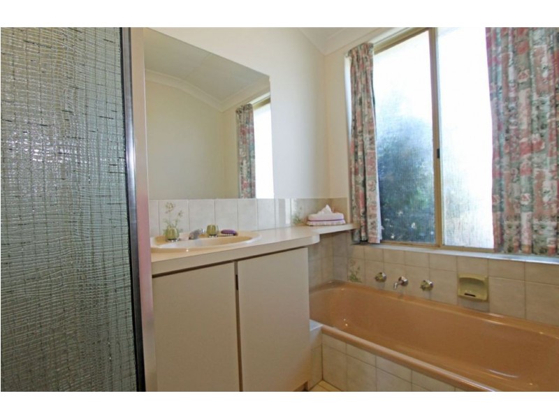 4 Teak Place, Halls Head WA 6210