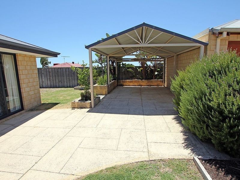 17 Waratah Circle, Halls Head WA 6210