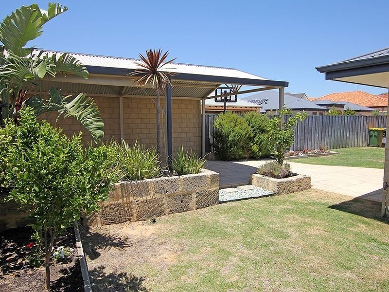 17 Waratah Circle, Halls Head WA 6210