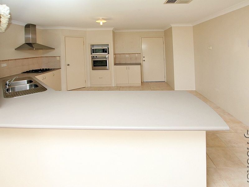 17 Waratah Circle, Halls Head WA 6210