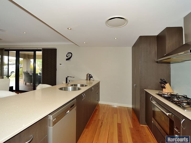 14 Pictum Way, Halls Head WA 6210