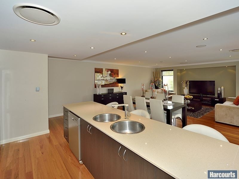 14 Pictum Way, Halls Head WA 6210