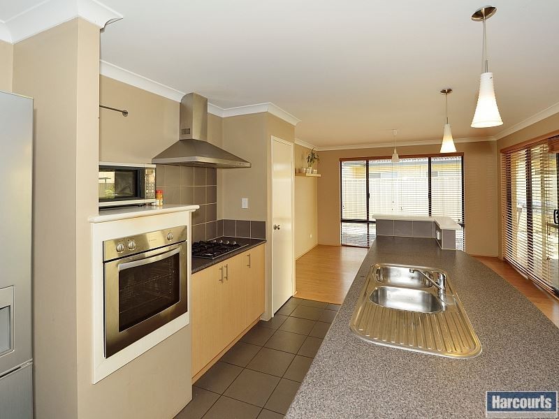 8 Yucca Road, Secret Harbour WA 6173