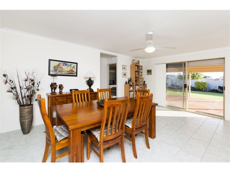 14 Redfin Close, Warnbro WA 6169