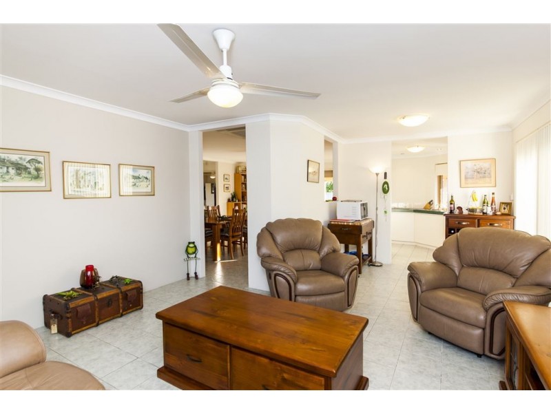 14 Redfin Close, Warnbro WA 6169