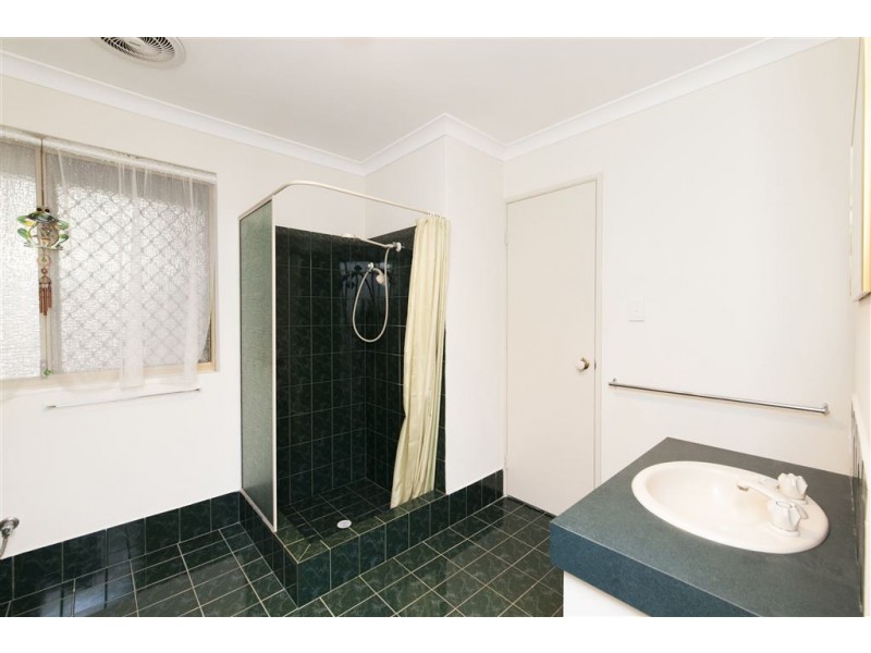 14 Redfin Close, Warnbro WA 6169