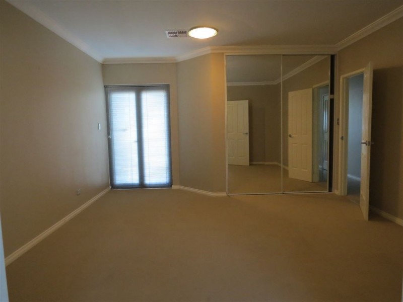 4/1 Florian Mews, Mandurah WA 6210