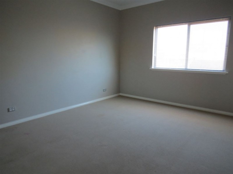 4/1 Florian Mews, Mandurah WA 6210