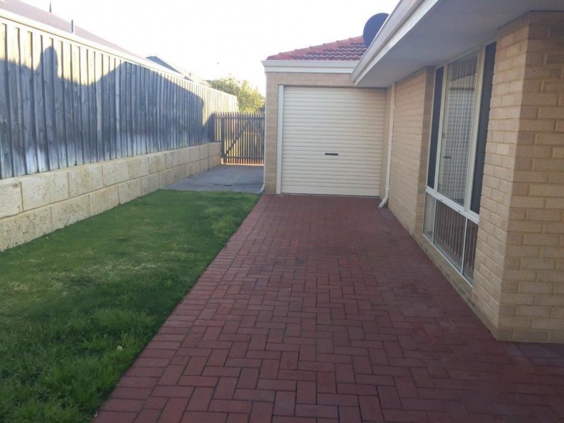25 Waratah Circle, Halls Head WA 6210