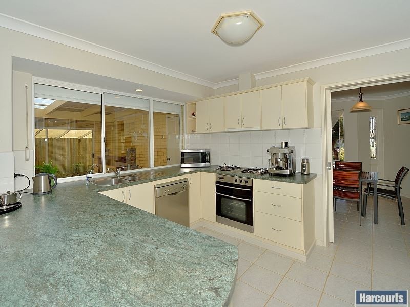 2 Quayside Close, Halls Head WA 6210