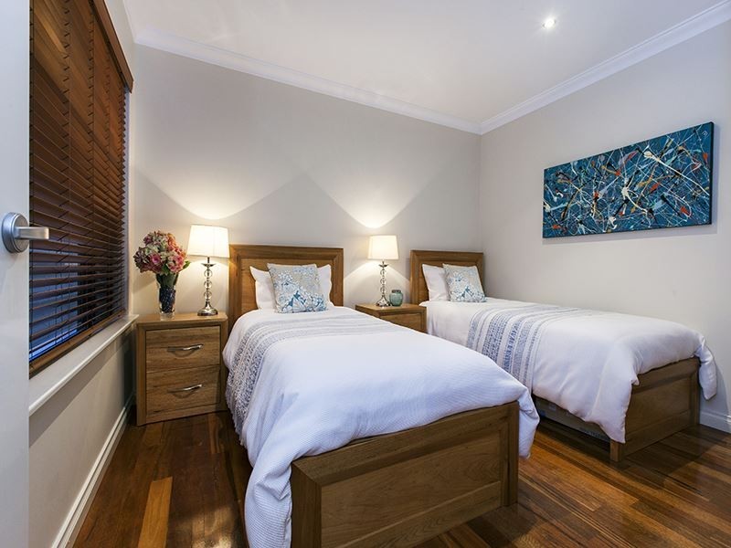 5A Pinnace Court, Halls Head WA 6210