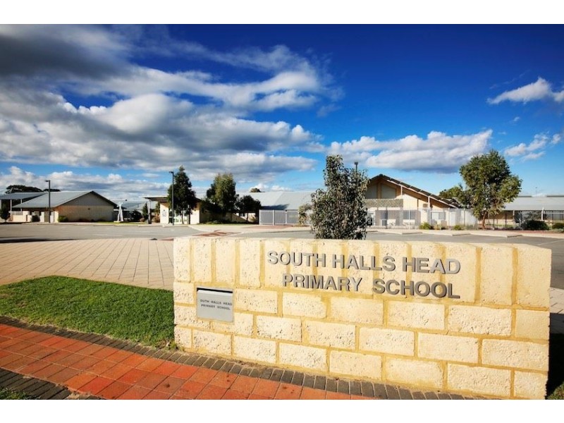 48 Torwood Edge, Halls Head WA 6210